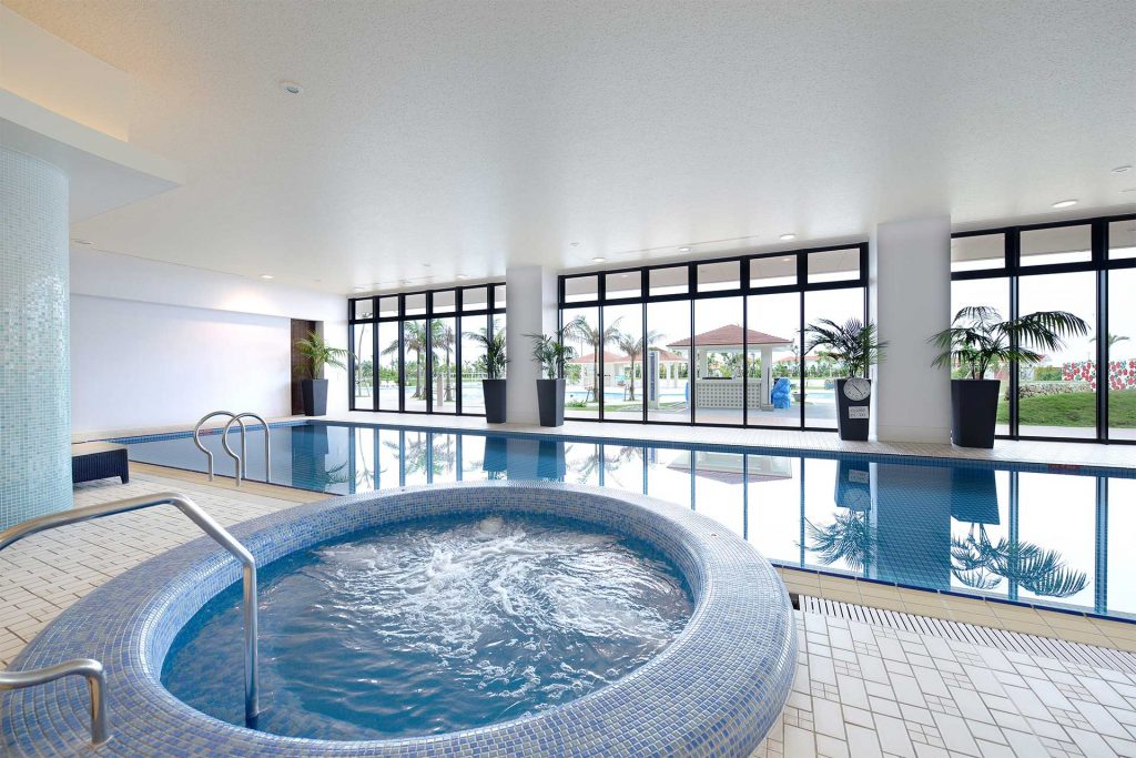 サザンビーチホテル＆リゾート沖縄の室内プール