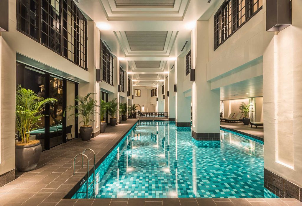 ホテルモントレ沖縄スパ＆リゾートの室内プール